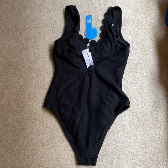 *NWT* CUPSHE Women One Piece Swimsuit Scalloped Backless Bathing Suit - Picture 8 of 11